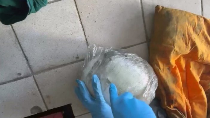 Adana’da, tırın yedek lastiğinde 17 kilo 700 gram esrar çıktı 