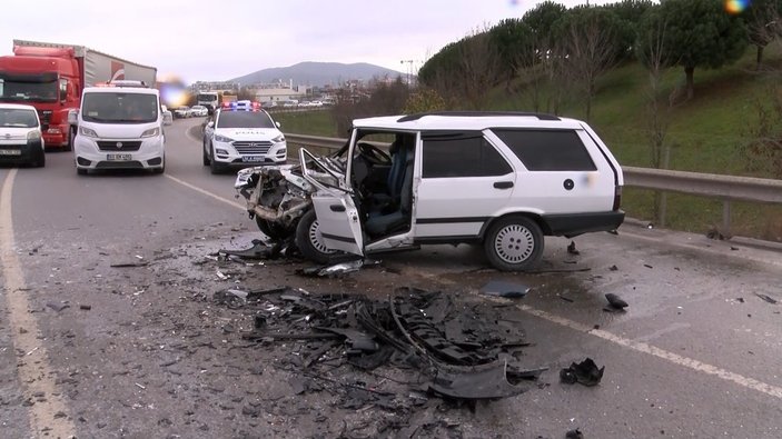 Sancaktepe'de kaza: Araç sürücüsünün kemikleri kırıldı