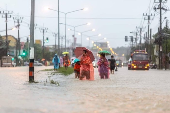 Tayland’ı muson vurdu: Köyler sular altında kaldı