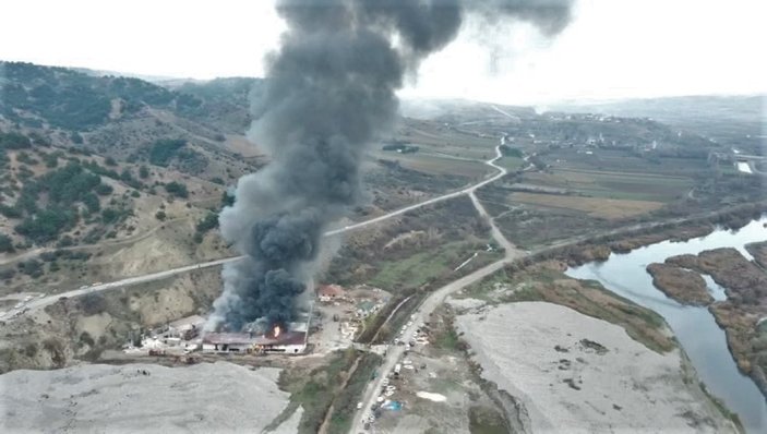 Amasya'da yangın çıkan fabrika küle döndü