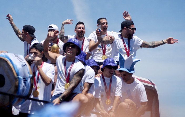 Arjantin'de milyonlar, Dünya Kupası'nı kazanan futbolcuları karşıladı