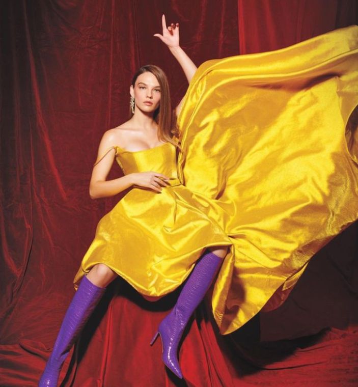 Külotlu çorabıyla sere serpe poz verdi! Gelsin Hayat Bildiği Gibi'nin Gizem'i Nilsu Berfin Aktaş'tan cesur poz