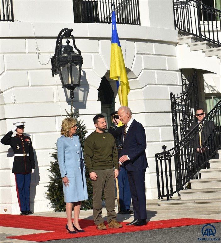 Biden ve Zelensky'nin pozu gündem oldu