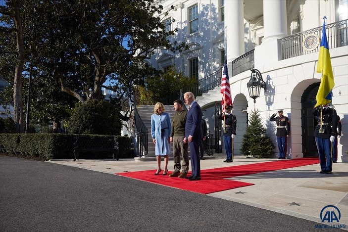 Biden ve Zelensky'nin pozu gündem oldu