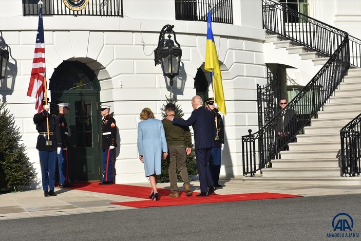 Biden ve Zelensky'nin pozu gündem oldu