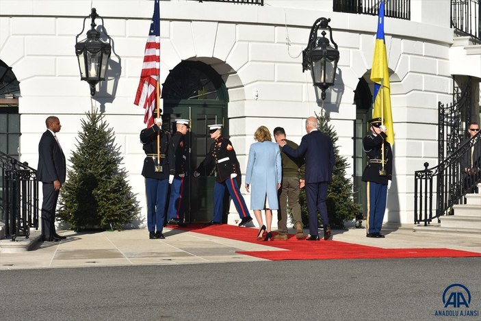 Biden ve Zelensky'nin pozu gündem oldu