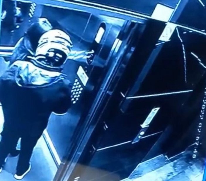 İstanbul'da asansörde taciz şüphelisi motosikletli yakalandı