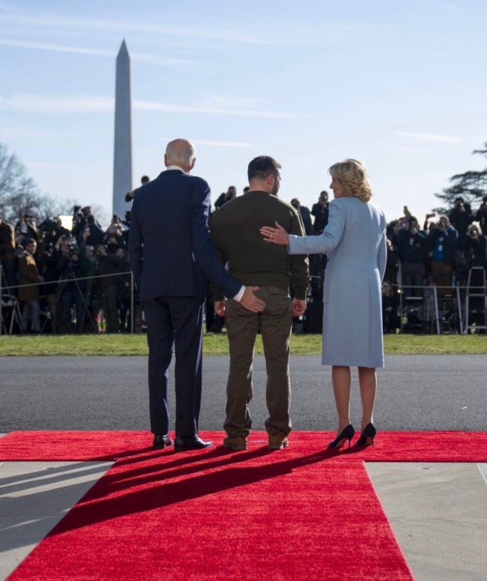 Biden ve Zelensky'nin pozu gündem oldu