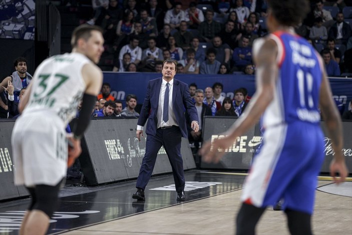 Anadolu Efes, Panathinaikos'u mağlup etti