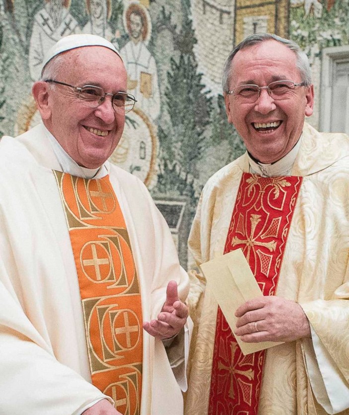 Papa Francis'e yakın rahipten iki rahibeye cinsel ilişki teklifi iddiası