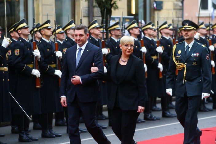 Slovenya'nın ilk kadın Cumhurbaşkanı Pirc Musar görevine başladı