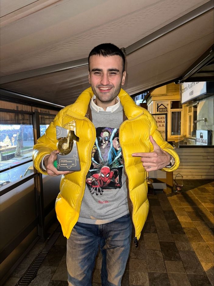 TikTok'tan CZN Burak'a Türkiye'nin 1 numarası ödülü