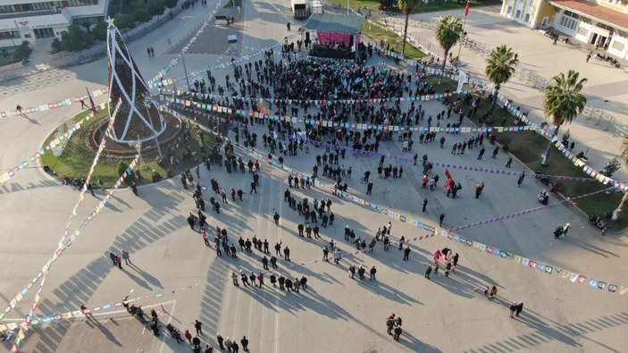 HDP'nin Adana mitingi az katılım nedeniyle fiyaskoya döndü