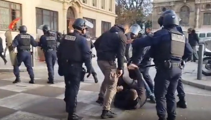 Polise tepki gösteren Fransız vekil Delogu, PKK yanlılarıyla yürüdü