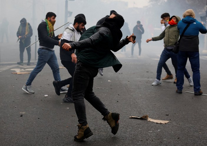 PKK yandaşları Paris’te büyük tahribata yol açtı