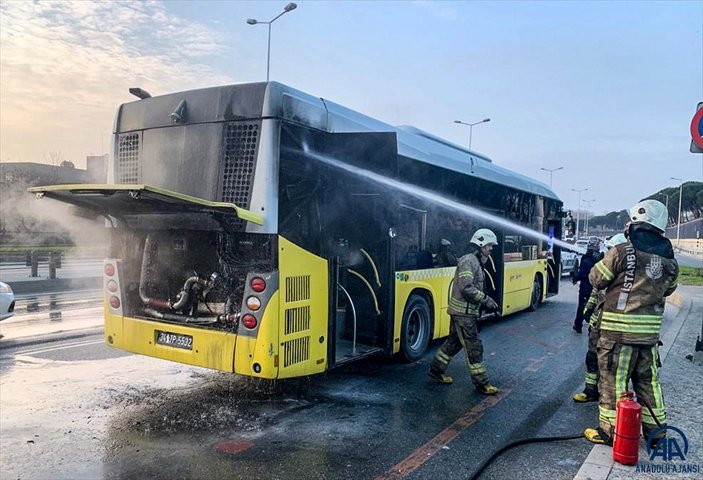 Sarıyer'de İETT otobüsünün motor kısmında yangın 