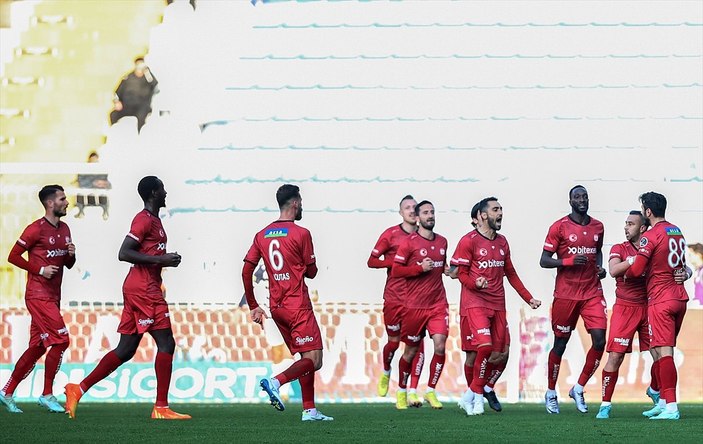 Sivasspor, Kasımpaşa'yı 2 golle geçti