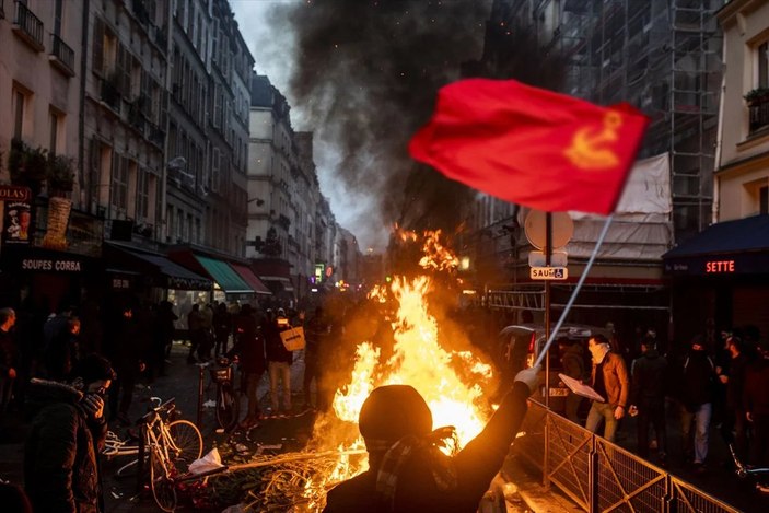 Paris’te PKK’lılar büyük tahribata yol açtı