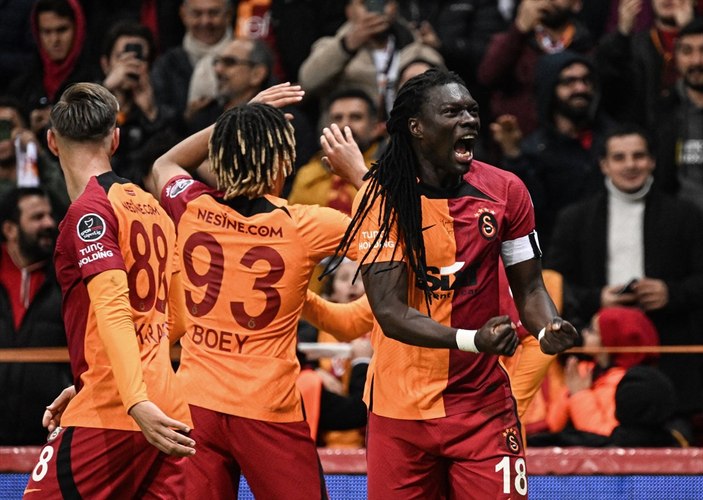 Galatasaray, İstanbulspor'u yenerek liderliğe yükseldi