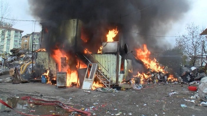 Maltepe’de işçilerin kaldığı konteynerde yangın çıktı