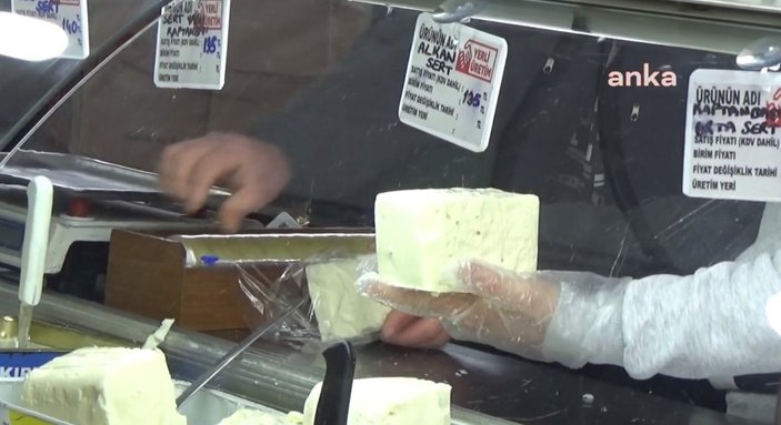 Bulgar turistler, Edirne pazarında en çok peynire ilgi gösteriyor