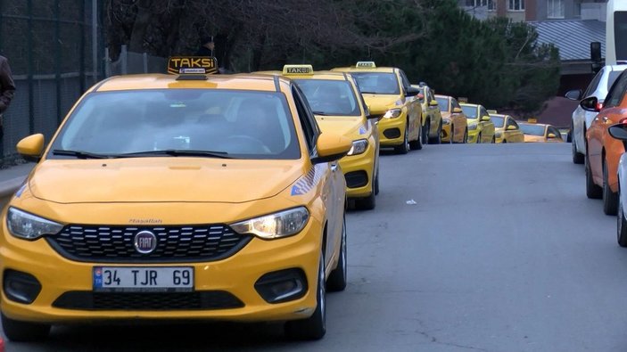İstanbul'da zam sonrasında taksiciler taksimetrelerini güncelleştirdi 
