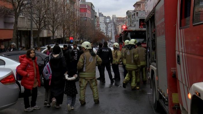 Küçükçekmece'de bir anne önce kızını aşağıya attı ardından kendisi atladı 
