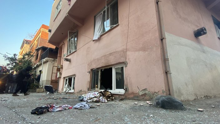 Bursa'da doğalgaz sobasının bomba gibi patladığı anlar görüntülendi