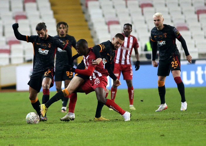 Galatasaray, Sivasspor'u iki golle geçti