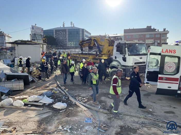 Ataşehir'de metro inşaatında yüksekten düşen işçi yaralandı