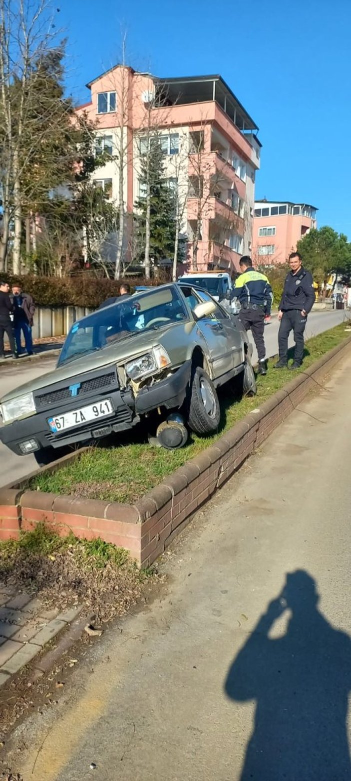Zonguldak'taki  yaşlı sürücü fren yerine gaza bastı