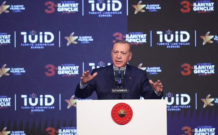 Cumhurbaşkanı Erdoğan'dan başörtüsüne referandum çağrısı