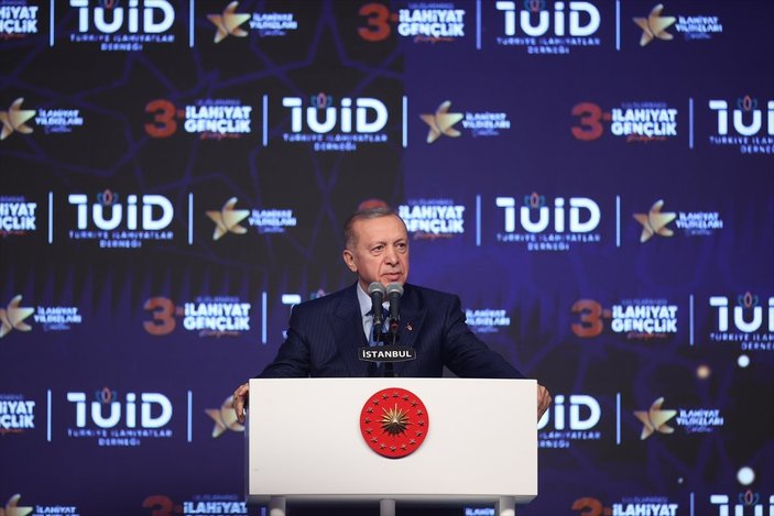 Cumhurbaşkanı Erdoğan'dan başörtüsüne referandum çağrısı