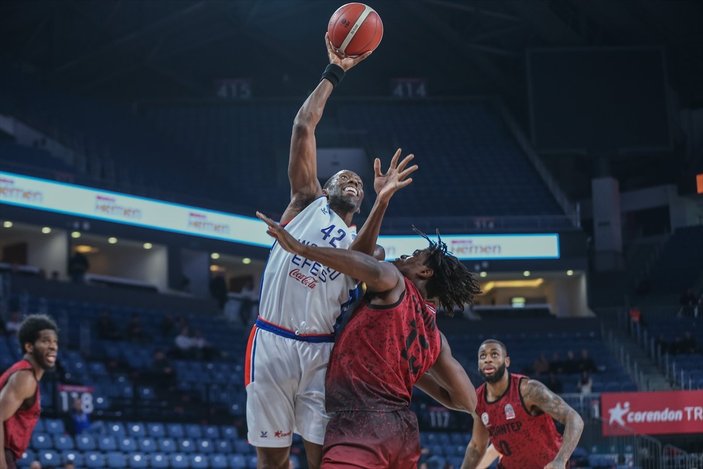 Anadolu Efes, Gaziantep Basketbol'u mağlup etti