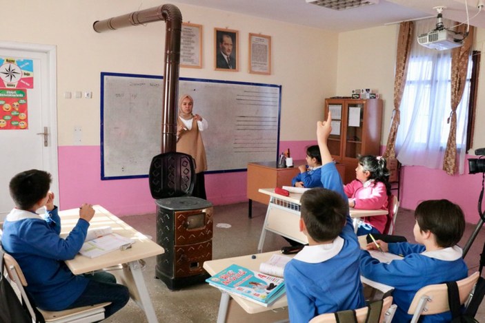 Bolu'da anneler ve çocukları, aynı çatı altında eğitim görüyor