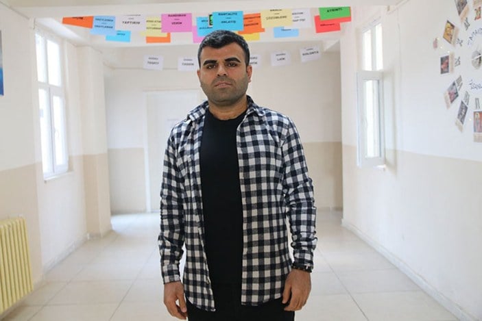 Diyarbakır'da öğretmen, okulun koridorunu 'Türkçe Sokağı'na dönüştürdü