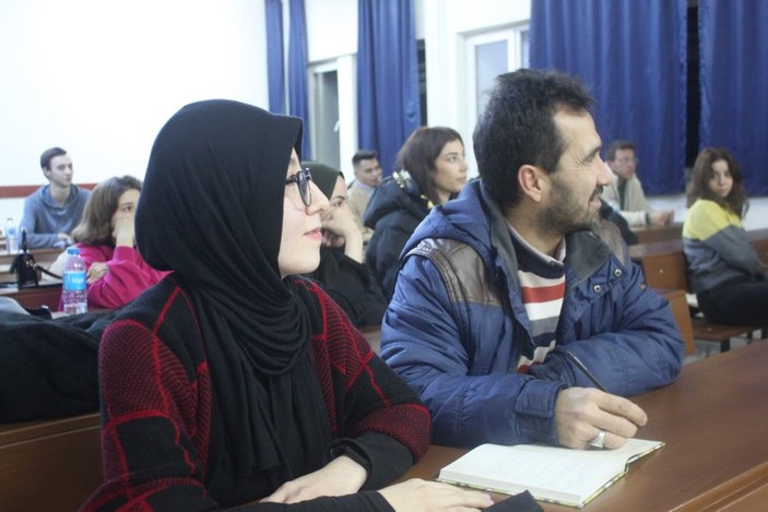Konya'da babayla kız üniversitede aynı sırayı paylaşıyor 