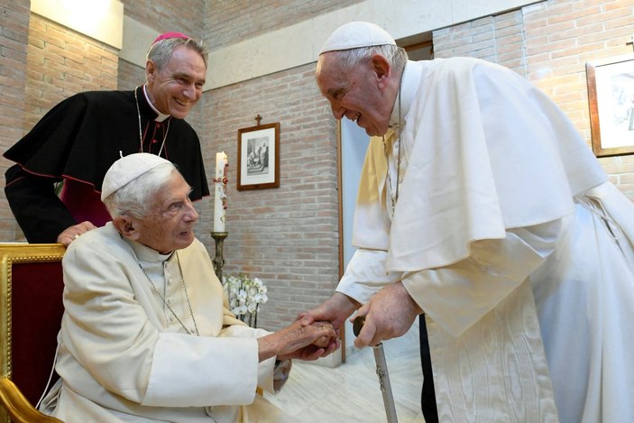 Eski Papa 16. Benedictus hayatını kaybetti