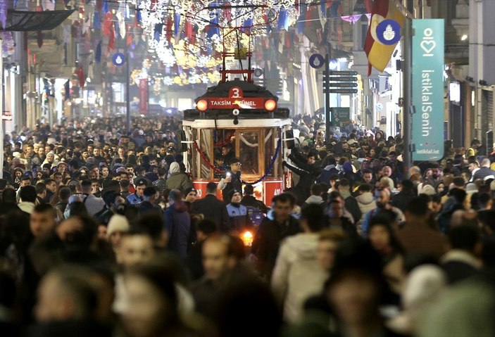 Taksim'de yılbaşı yoğunluğu 