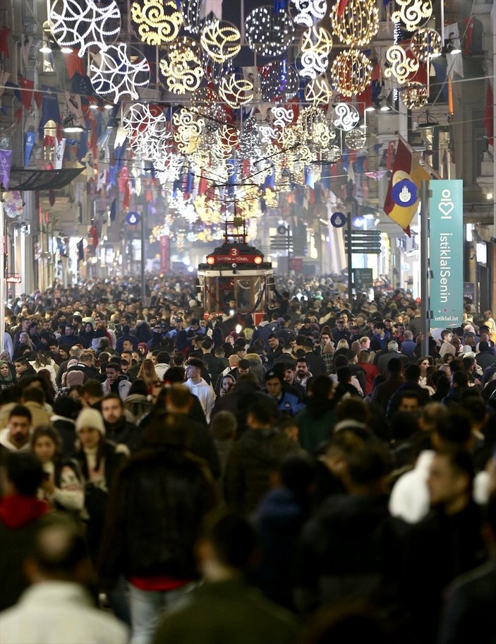 Taksim'de yılbaşı yoğunluğu 