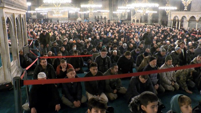 Ali Erbaş, Ayasofya'da yeni yılın ilk sabah namazını kıldırdı