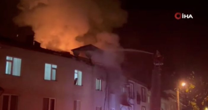 Bursa'da yangın paniği: Çatı küle döndü