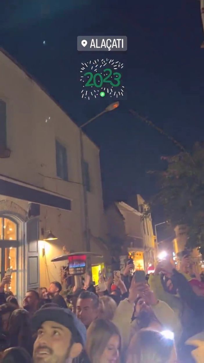 Çeşme sokakları, yılbaşında dolup taştı