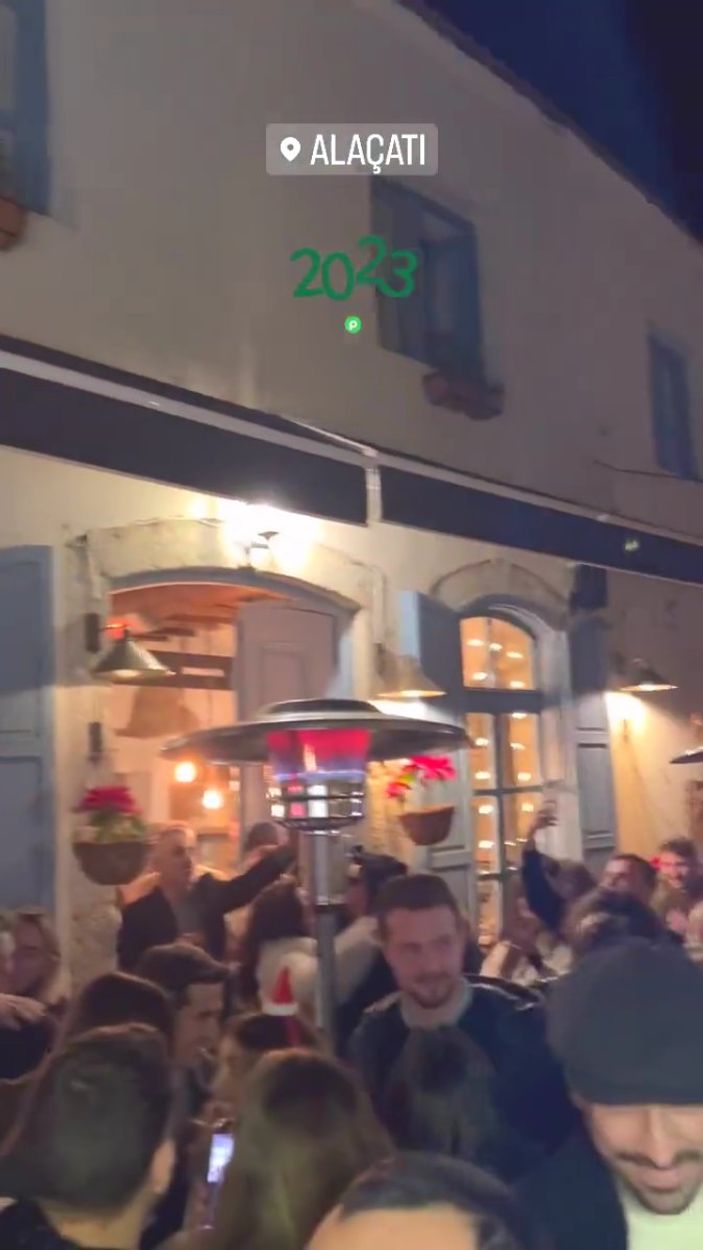 Çeşme sokakları, yılbaşında dolup taştı