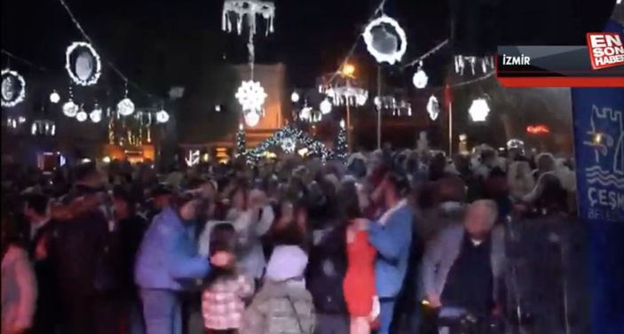 Çeşme sokakları, yılbaşında dolup taştı