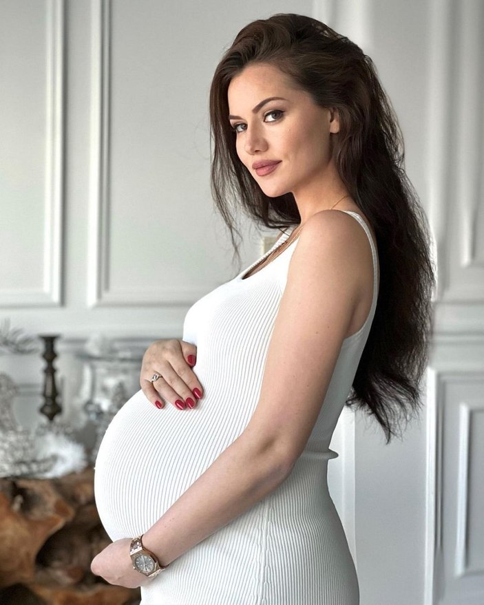Fahriye Evcen, ailesi ile yılbaşı paylaşımı yaptı
