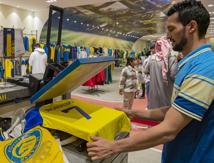 Cristiano Ronaldo'nun formaları satışa çıktı