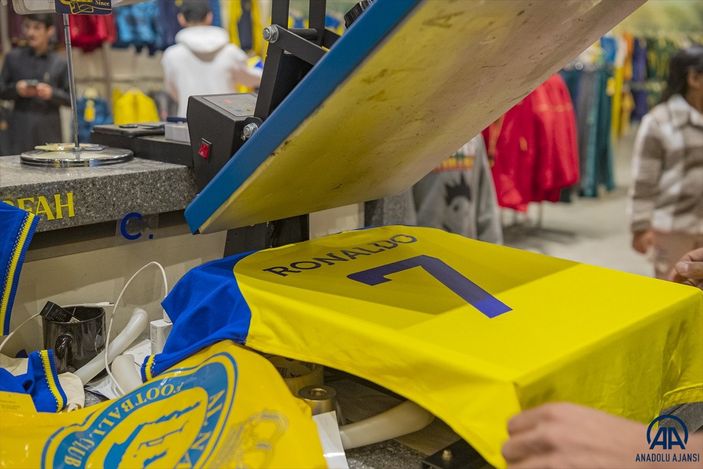 Cristiano Ronaldo'nun formaları satışa çıktı