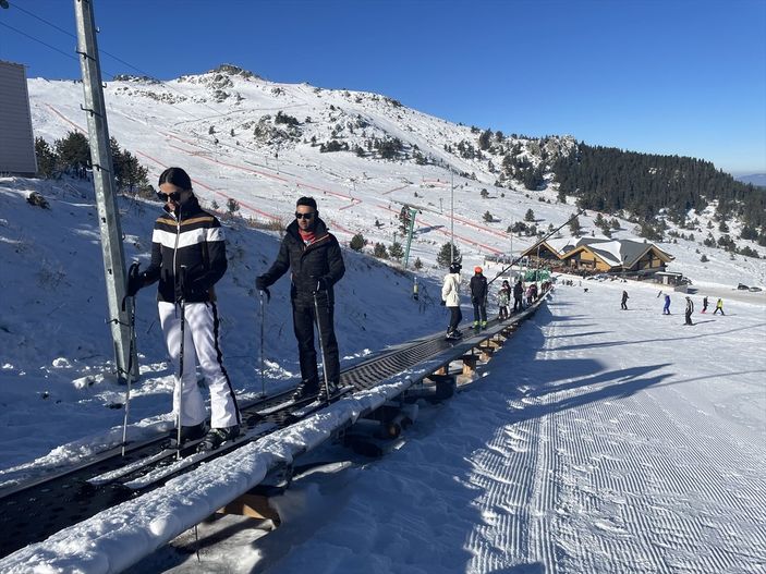 Tatilciler, Kartalkaya'da kayak yaptı