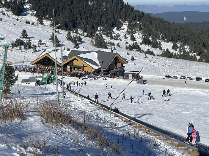 Tatilciler, Kartalkaya'da kayak yaptı
